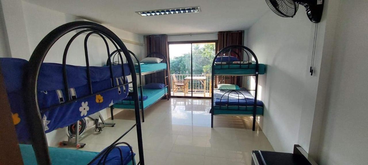 P & T Hostel Банг-Рак Экстерьер фото