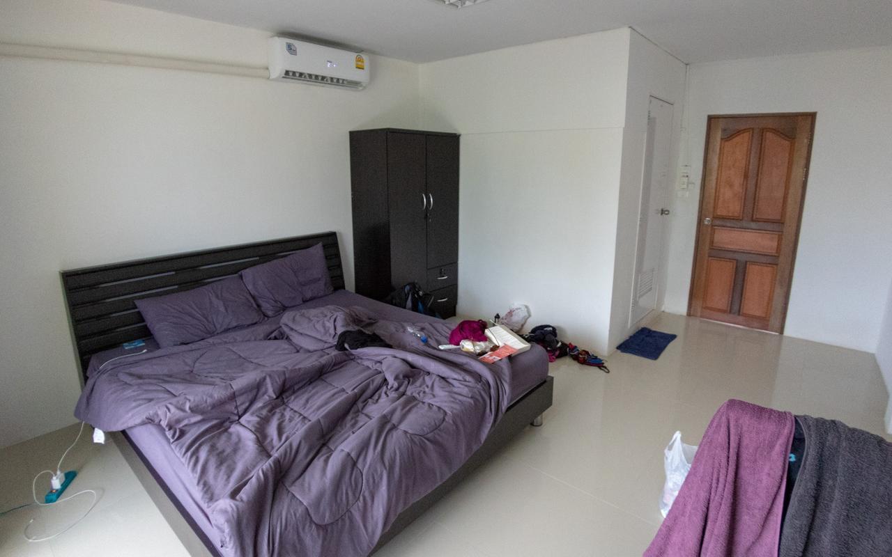 P & T Hostel Банг-Рак Экстерьер фото