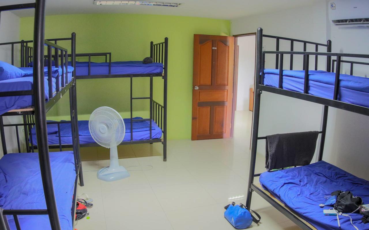 P & T Hostel Банг-Рак Экстерьер фото