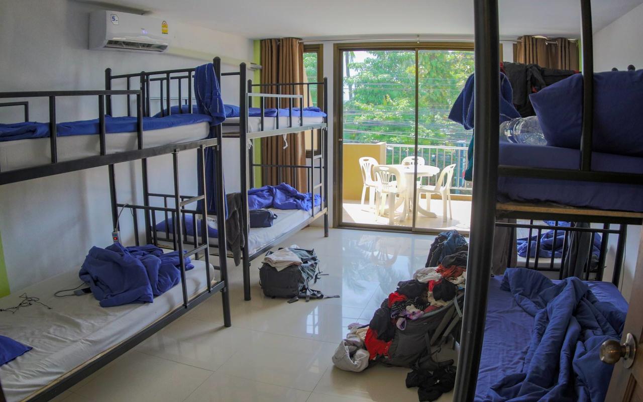 P & T Hostel Банг-Рак Экстерьер фото